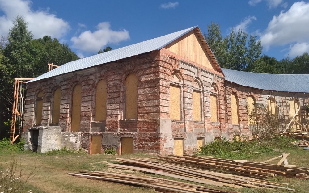 Спасение истории: в Ляличах продолжили консервацию дворца Завадовского
