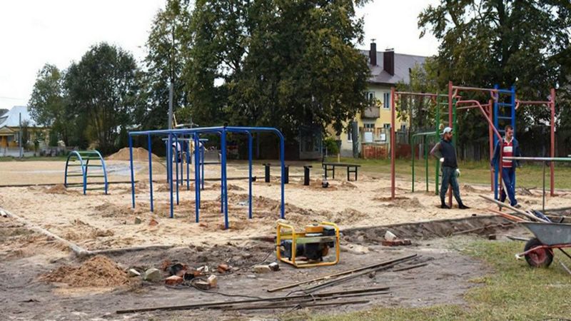 В Дятьковском поселке Ивот Брянской области строится спортивная площадка