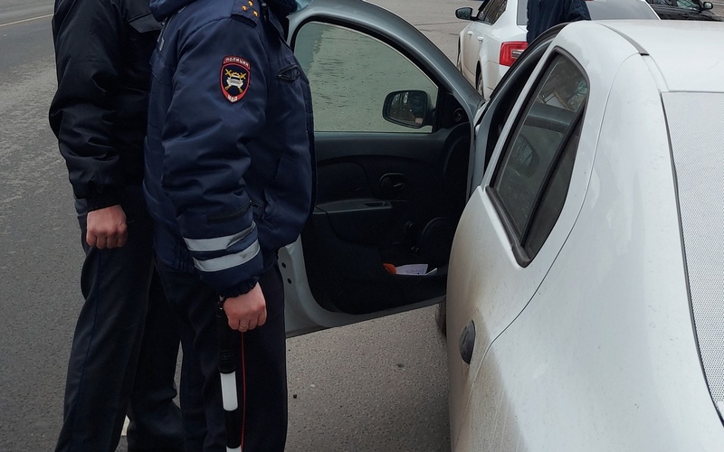 Нетрезвый водитель предложил брянскому автоинспектору взятку в 1000 рублей