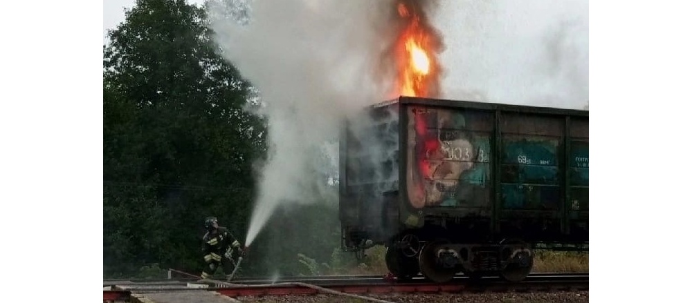 В Любохне сгорели два вагона со шпалами
