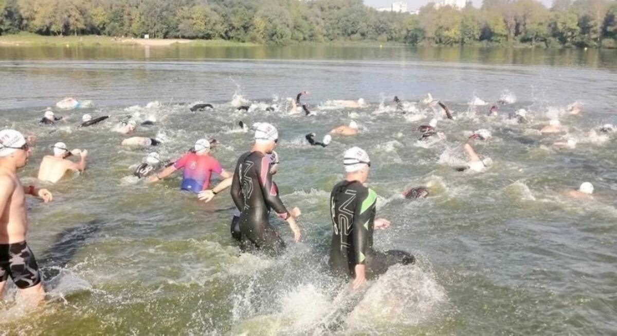 В Брянске стартовал чемпионат по триатлону на озере «Мутное»