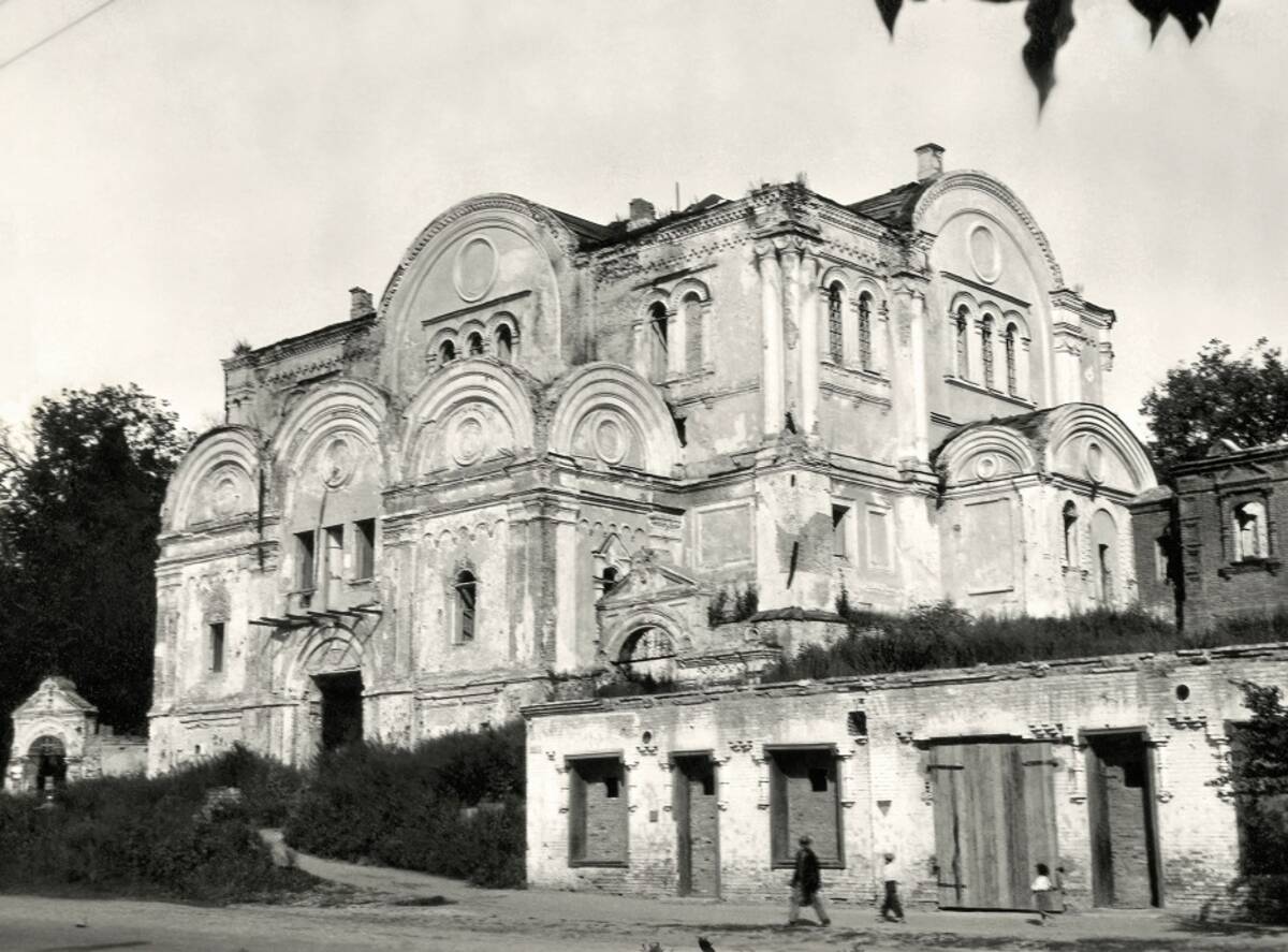 Брянцам показали, как выглядел бывший Новопокровский собор в годы войны