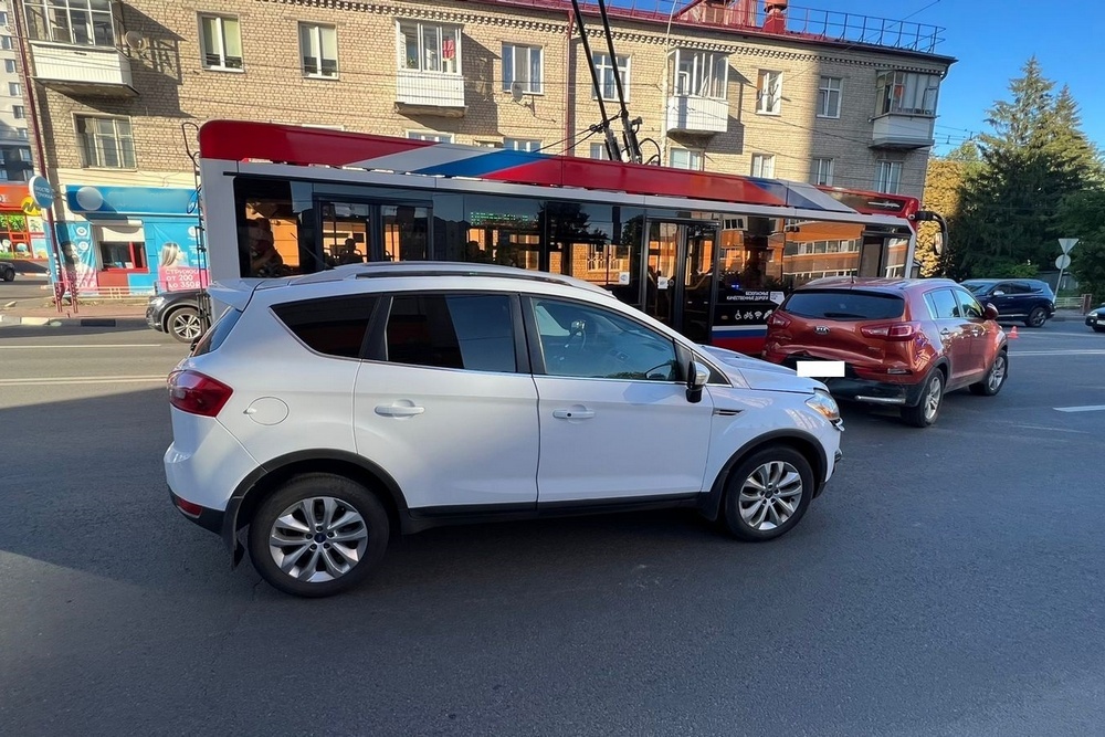 При столкновении машин на Дуки в Брянске ранена 62-летняя пассажирка