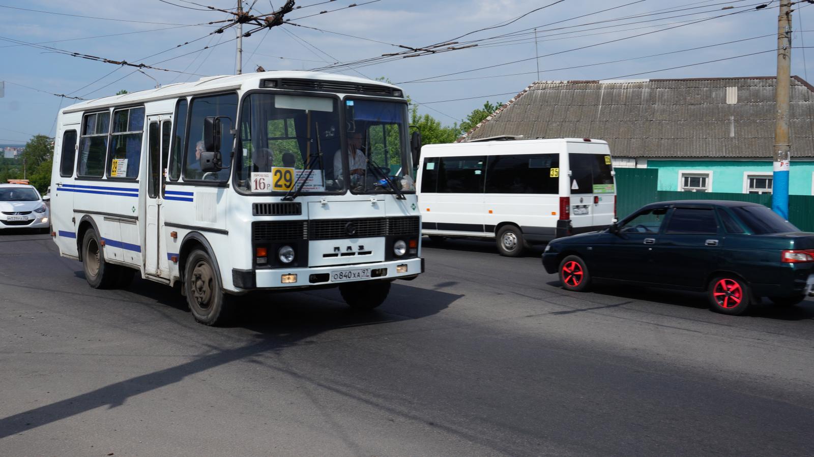 Брянский губернатор Богомаз вручил ключи от новых автобусов