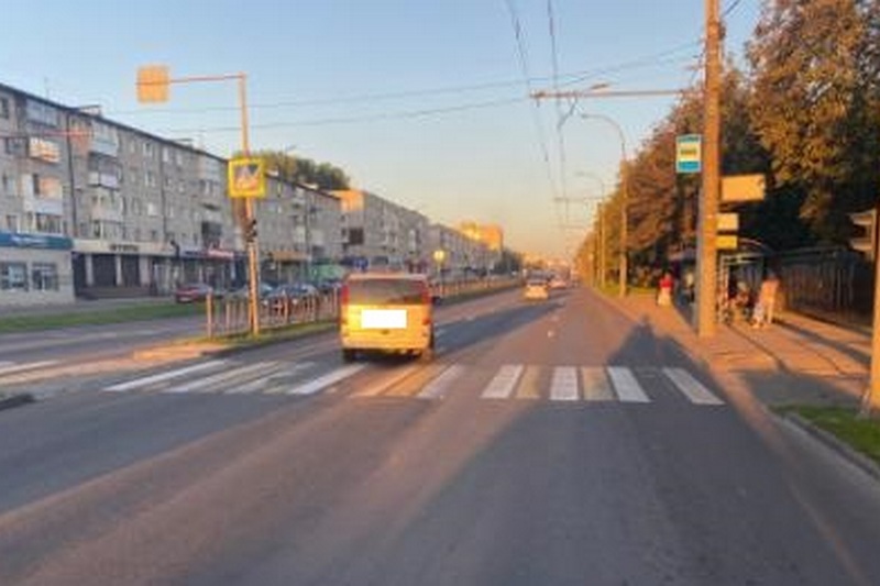 В Фокинском районе Брянска на светофоре сбили 13-летнего мальчика