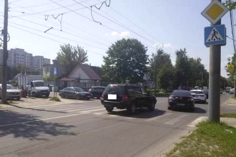 На переходе в Бежицком районе Брянска сбили женщину-пешехода