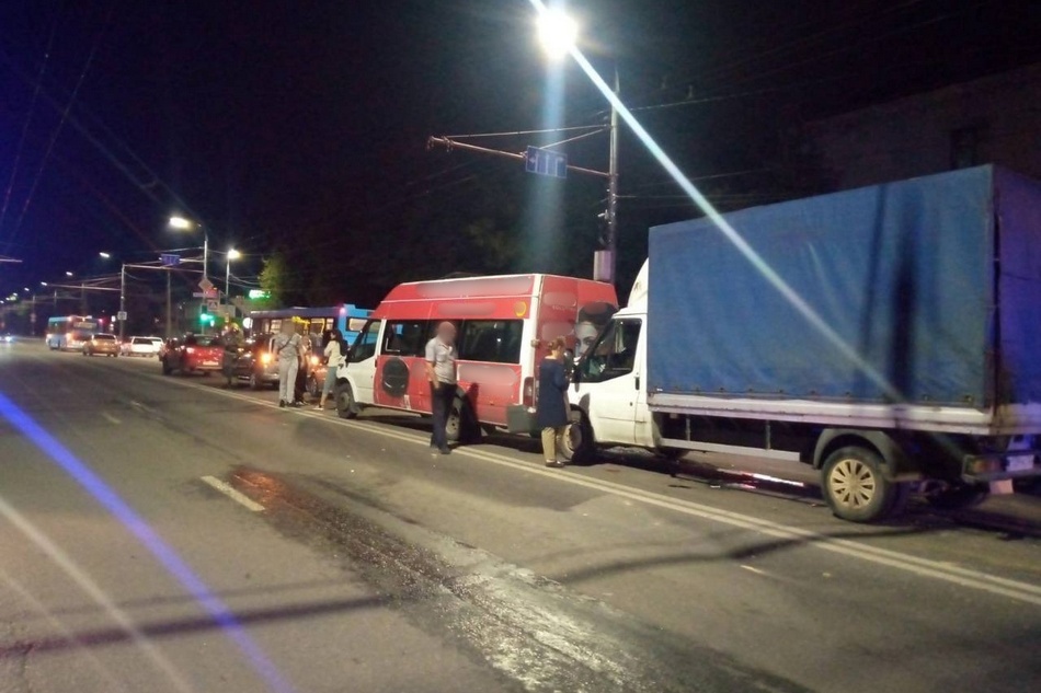 В Брянске на «Мечте» столкнулись 5 автомобилей