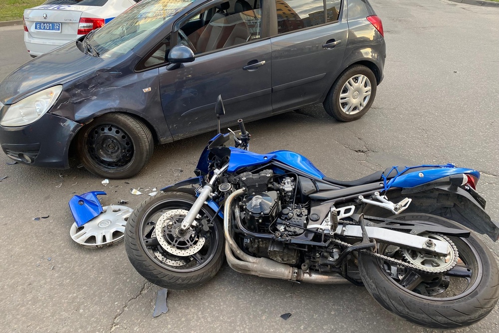 На улице Строкина в Брянске сбили 24-летнего мотоциклиста