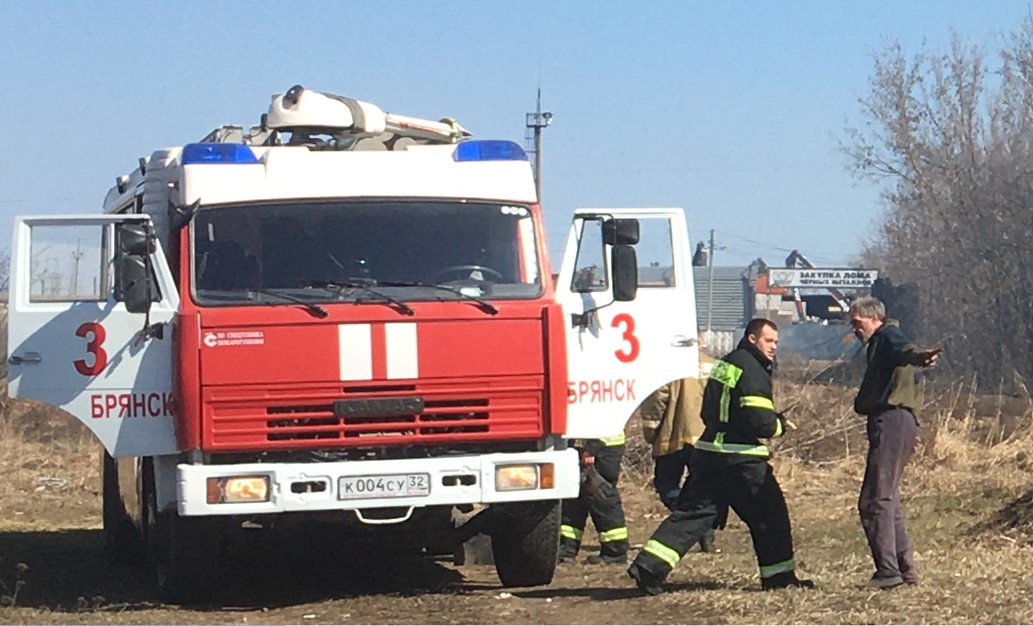 В Фокинском районе Брянска потушили пожар на пилораме