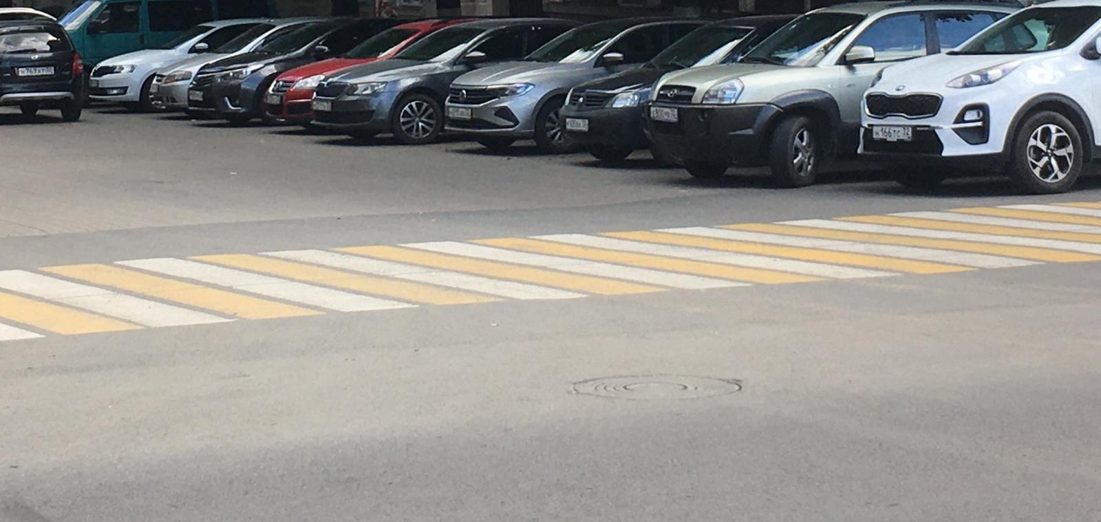 В Брянске временно ограничено движение и парковка у площади Воинской славы