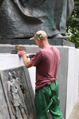 В Трубчевске отремонтируют памятник былинному певцу Бояну