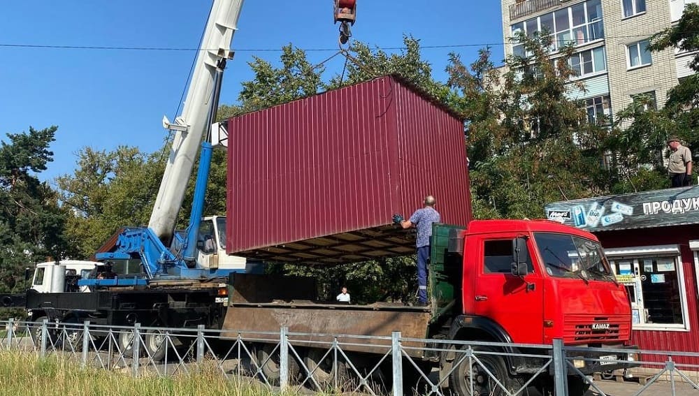 В Брянске демонтировали незаконно торговавший шаурмой киоск