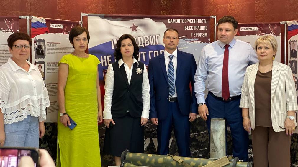 Депутат Госдумы Алексеенко подарил брянским музейщикам отстрелянный гранатомет