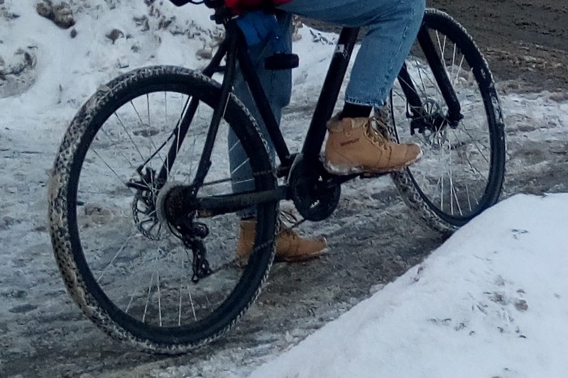 В Брянске у работника службы доставки украли велосипед