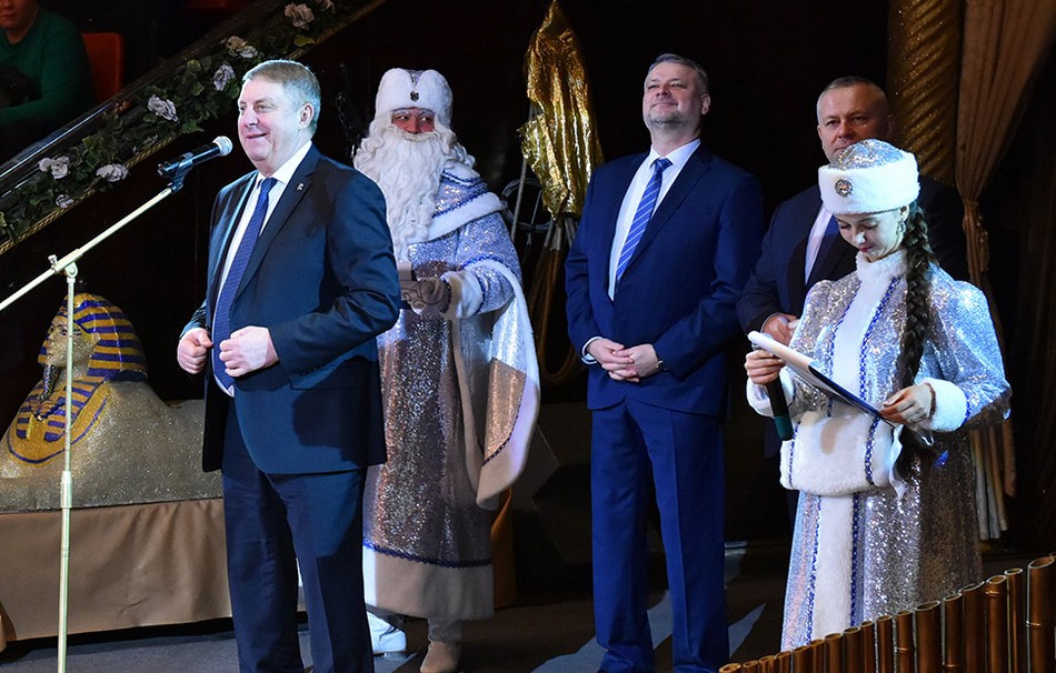 Губернатор Александр Богомаз поздравил брянцев с Новым годом