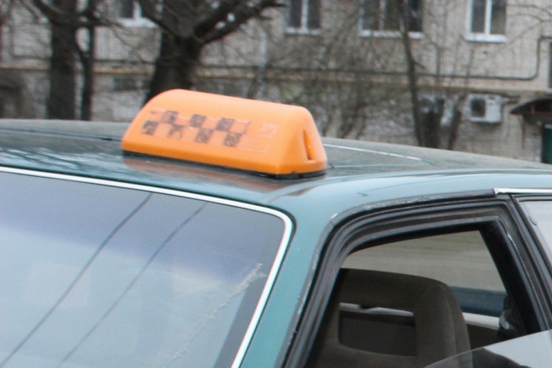 В Брянске таксисты включили шокирующие новогодние тарифы
