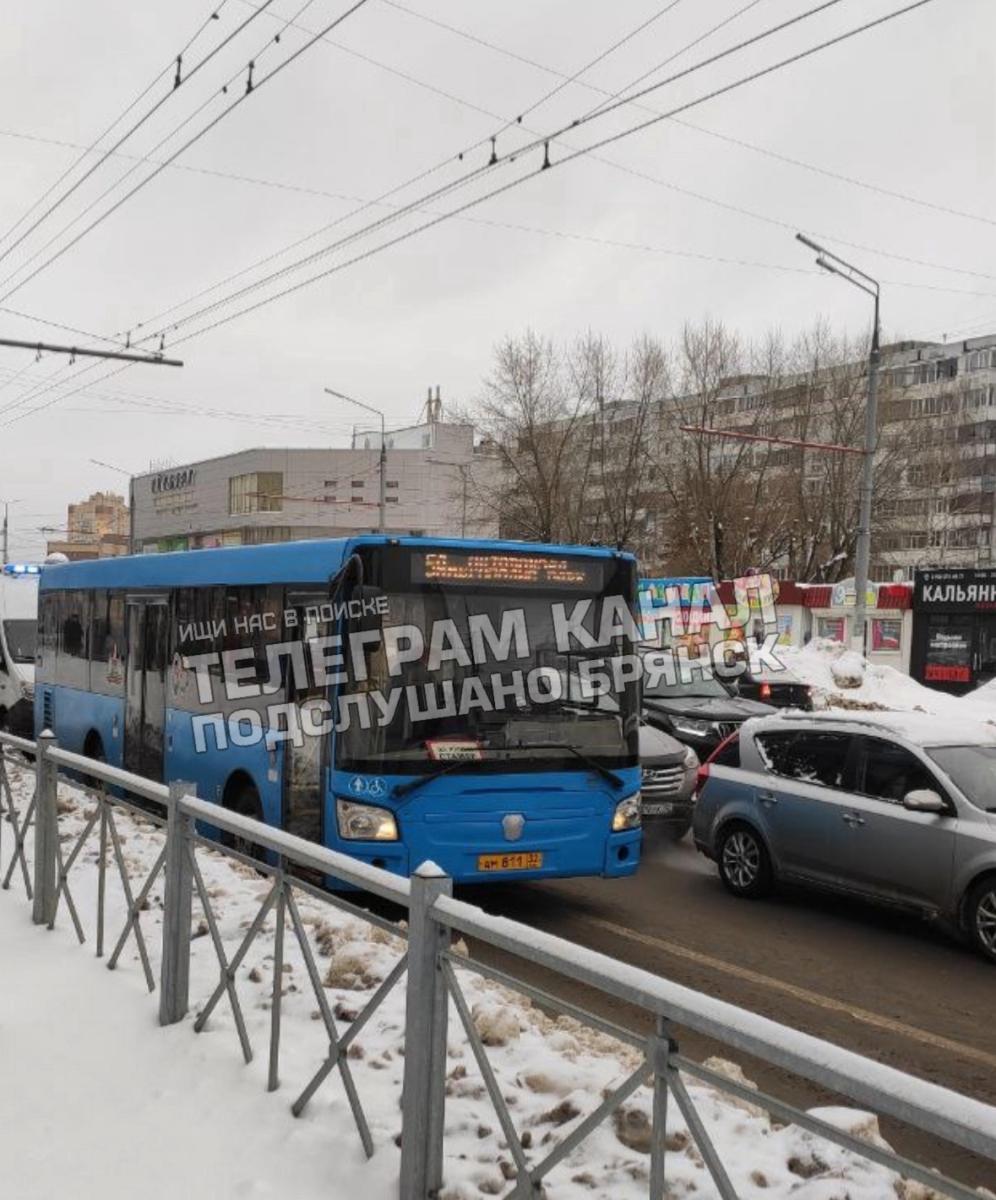 В Брянске водитель автобуса спас жизнь прохожему