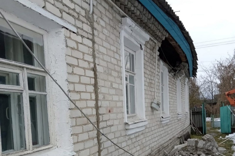 В Брянске на Лесной рухнула стена кирпичного дома