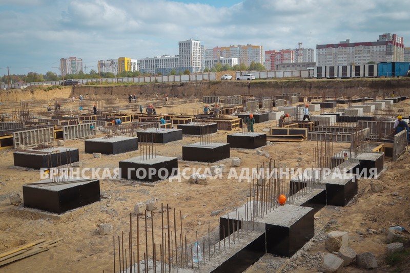 Брошенную якутами школу в Брянске достроит компания Михаила Кабанова