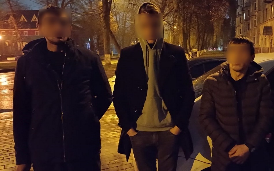 Трех молодых наркосбытчиков задержали в Брянске