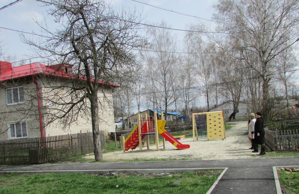 В поселке Локоть Брасовского района в рамках федерального проекта благоустроят три дворовые территории