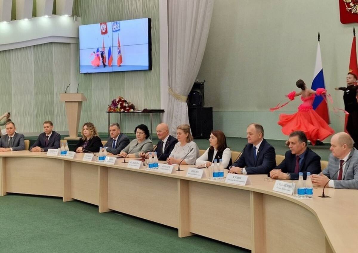 В Брянске в Хрустальном зале правительства состоялось торжество, посвященное Дню Российской печати