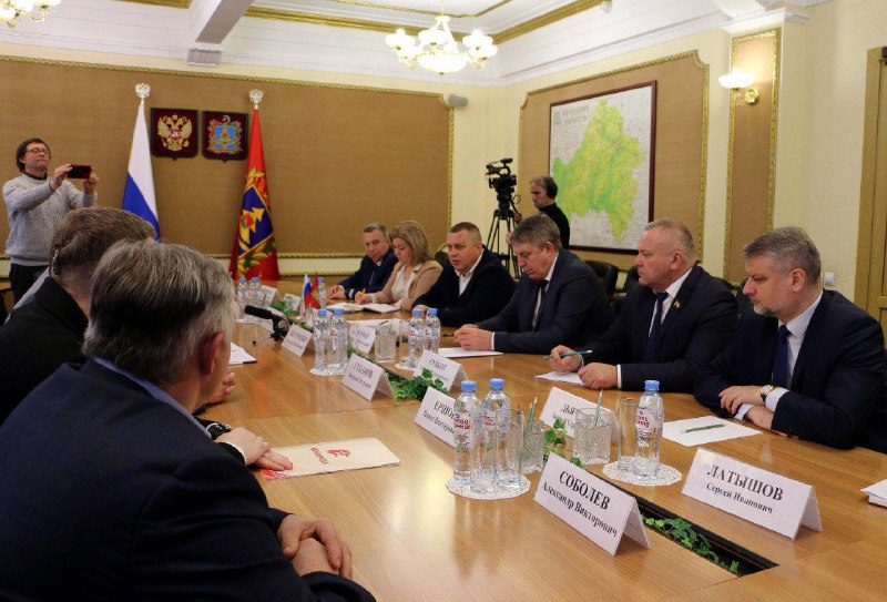 Брянский губернатор Богомаз провел рабочую встречу с руководителями военно-патриотических организаций региона