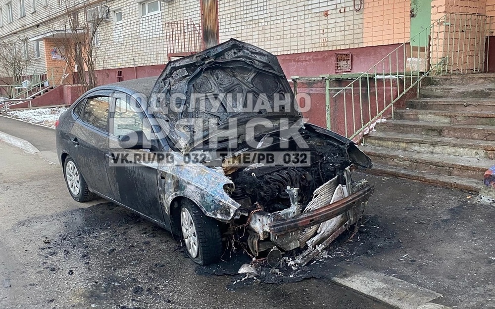 На 3-го Интернационала в Брянске ночью сгорел автомобиль