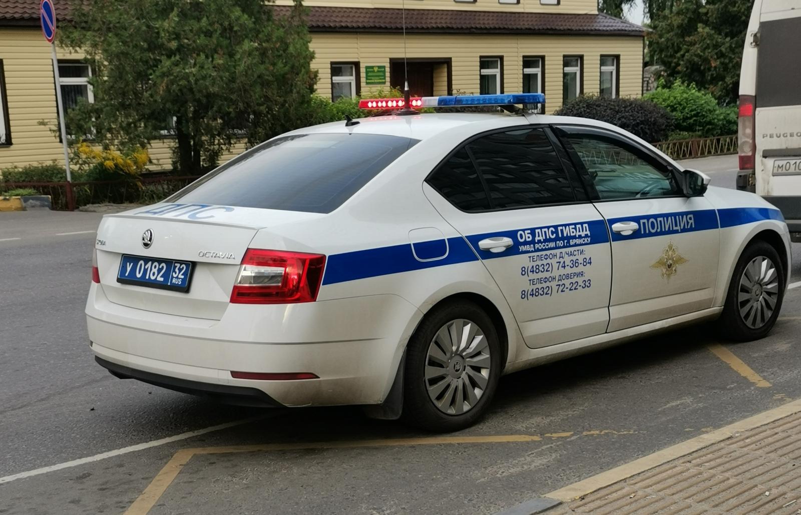 В Брянске сотрудники госавтоинспекции задержали таксиста без водительского удостоверения
