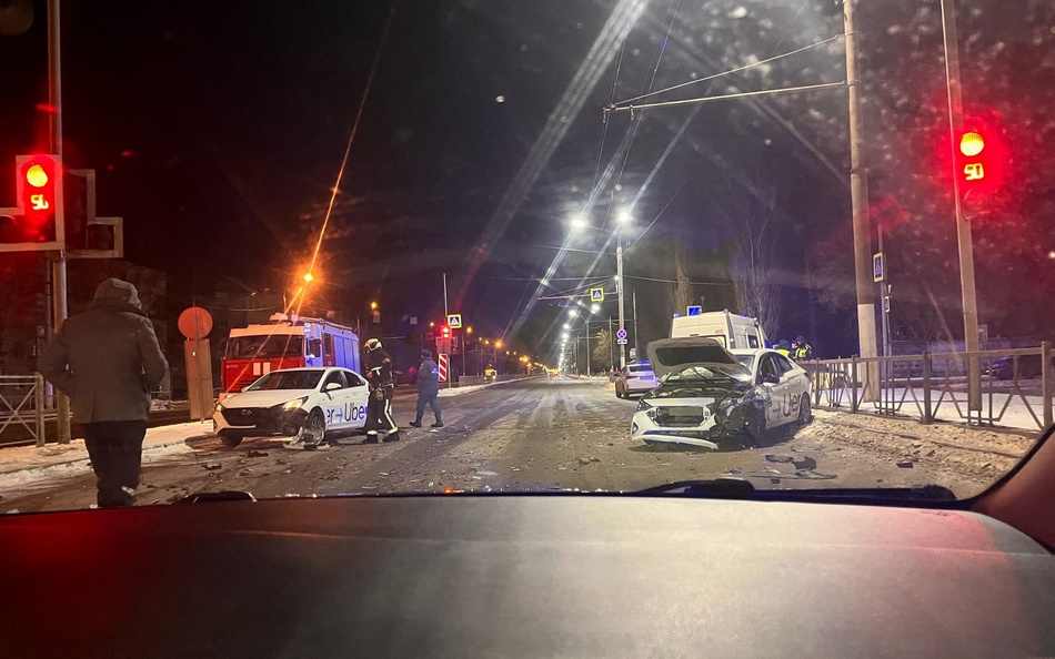 В Фокинском районе Брянска двое водителей такси попали в серьезное ДТП на Мясокомбинате