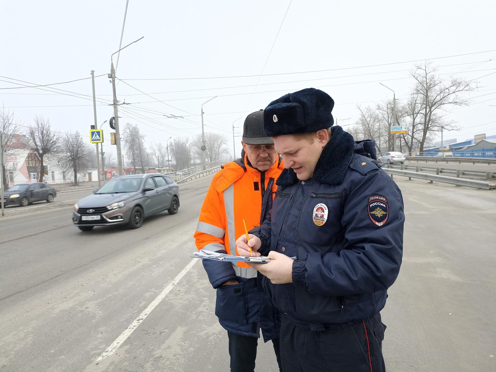 В Брянске сотрудники ГИБДД в ходе проверки выявили ряд нарушений на пересечение с круговым движением