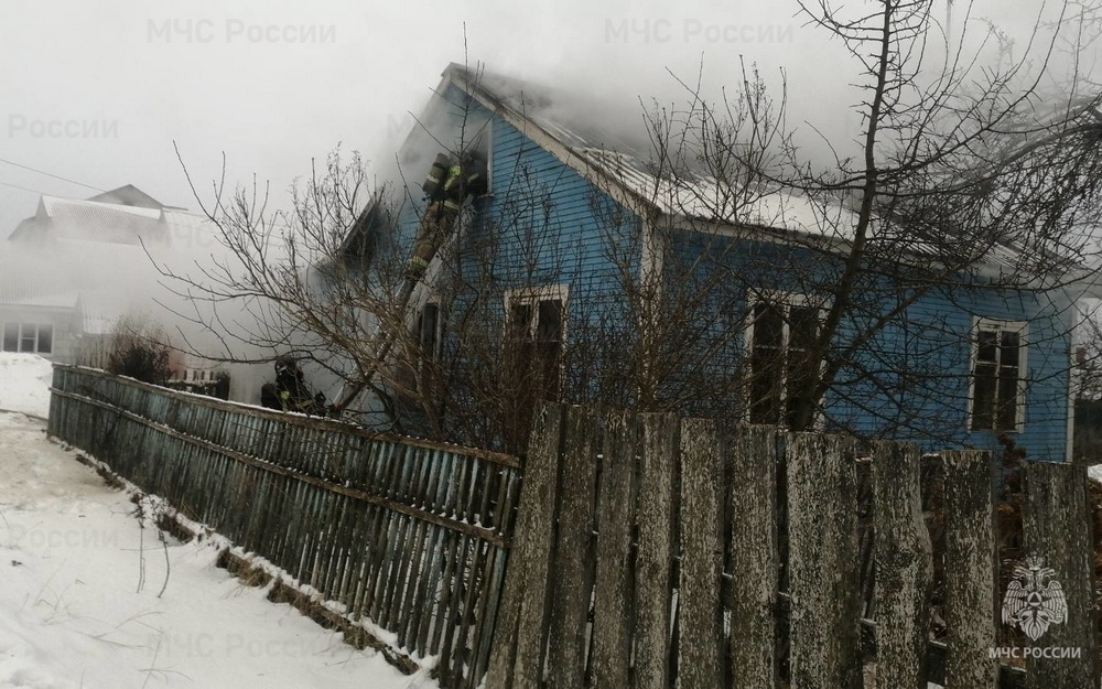 При пожаре в Дятькове погиб 57-летний мужчина