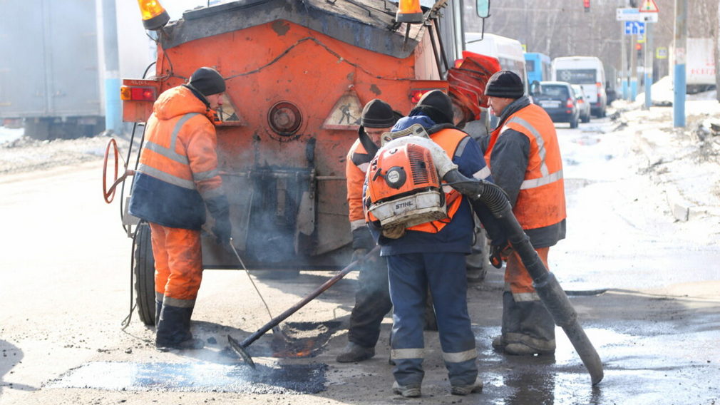В январе 2023 в Брянске выполнили точечный ремонт на 1000 квадратных метрах дорог