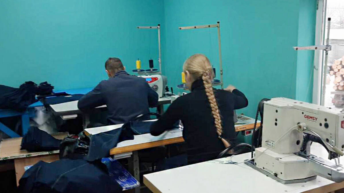 На предприятиях брянского Суража осужденные занимаются выпуском швейной продукции разной сложности