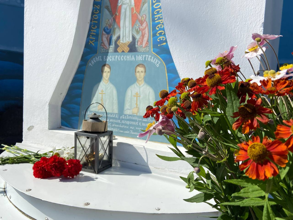 В Брянске у мемориала погибшим на АПЛ «Курск» прошел молебен