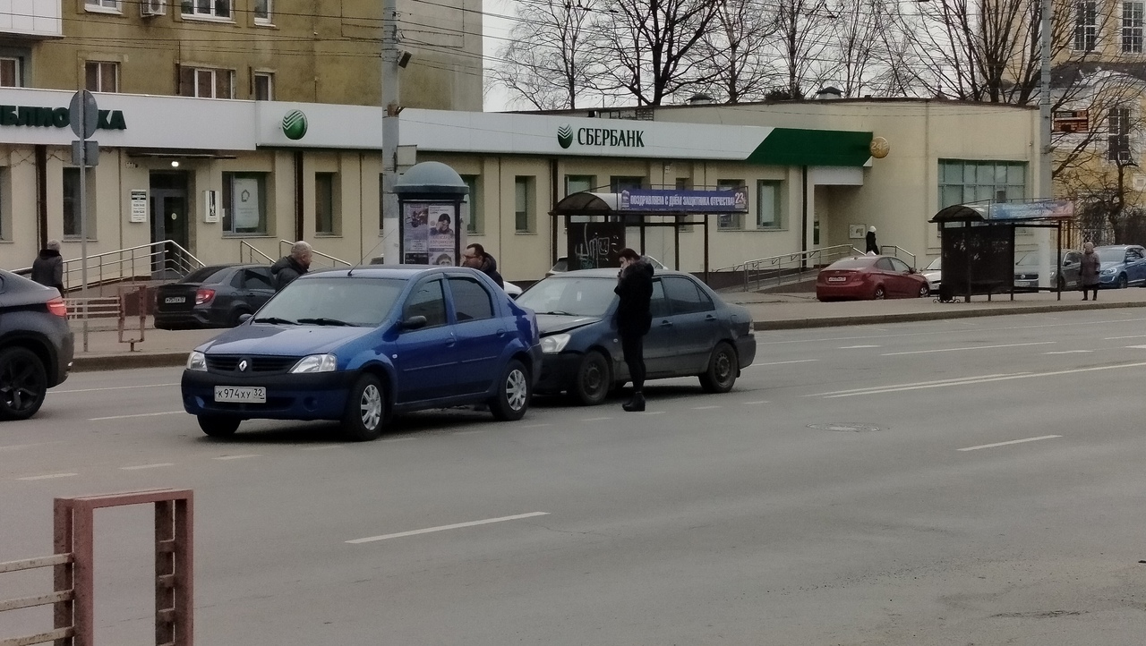 Недалеко от Кафедрального собора в Брянске произошло ДТП