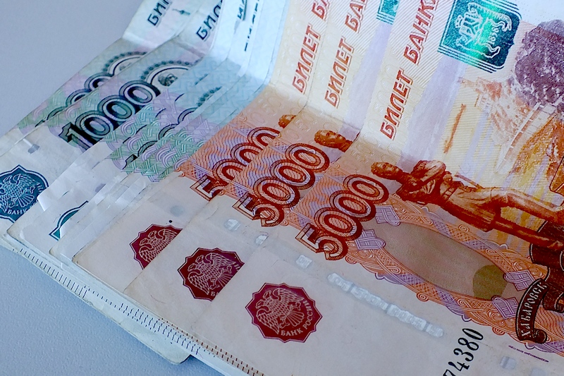 Чтобы не лишиться Infiniti, брянский должник оплатил 47 800 рублей штрафов