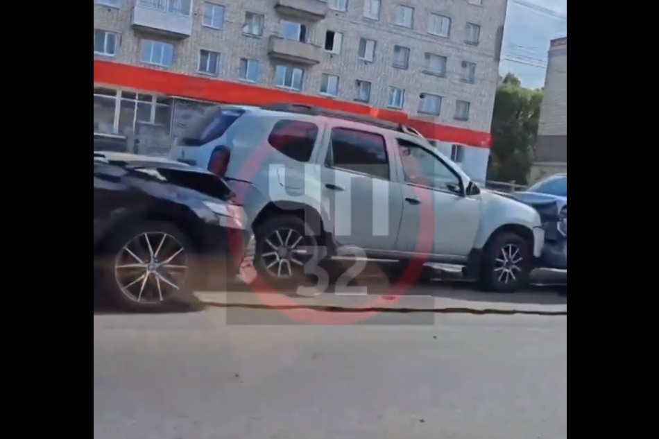 ДТП с участием пяти автомобилей случилось в Фокинском районе Брянска
