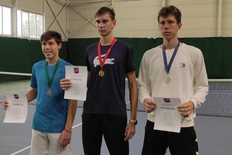 Брянский теннисист Егор Польский победил на первенстве Московской области