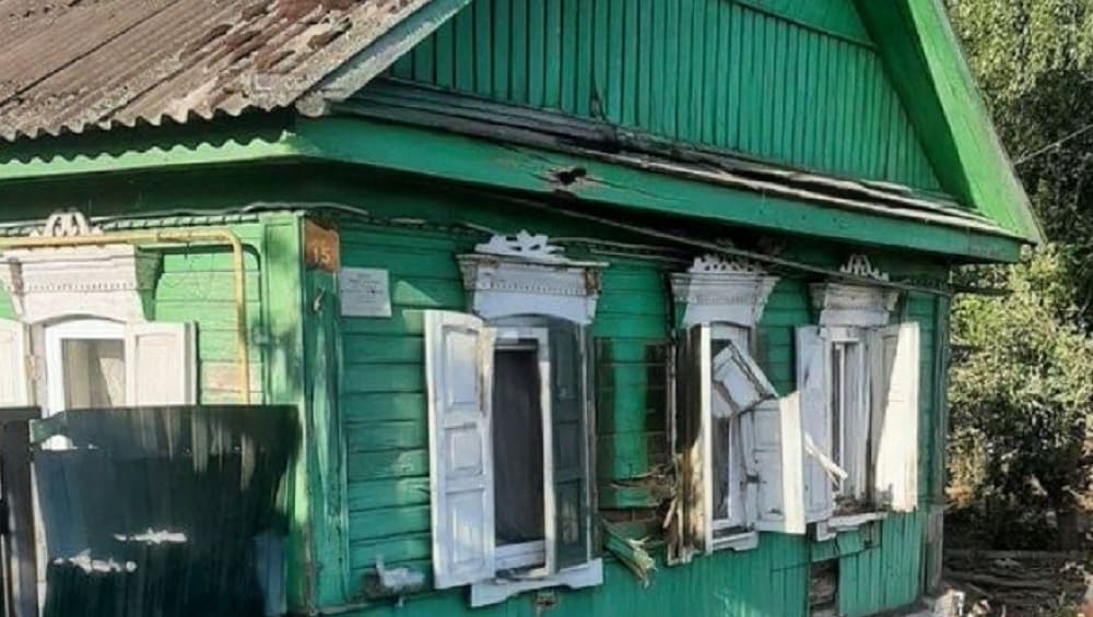 В соцсетях появились фотографии с места артобстрела ВСУ брянского поселка Чуровичи