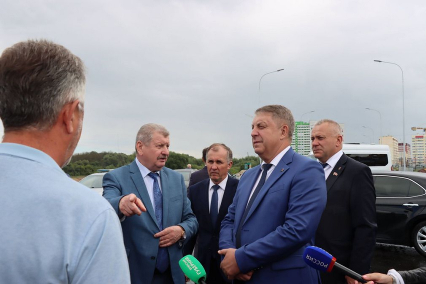 Губернатор Брянской области Александр Богомаз оценил ход строительства важных объектов