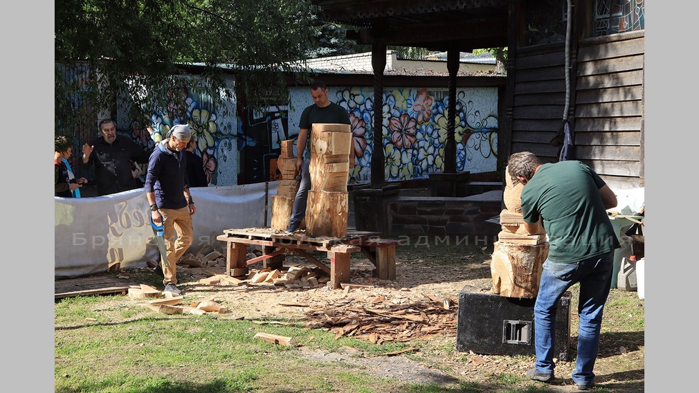 В Брянске состоится фестиваль деревянных скульптур под названием «Волшебный мир дерева»