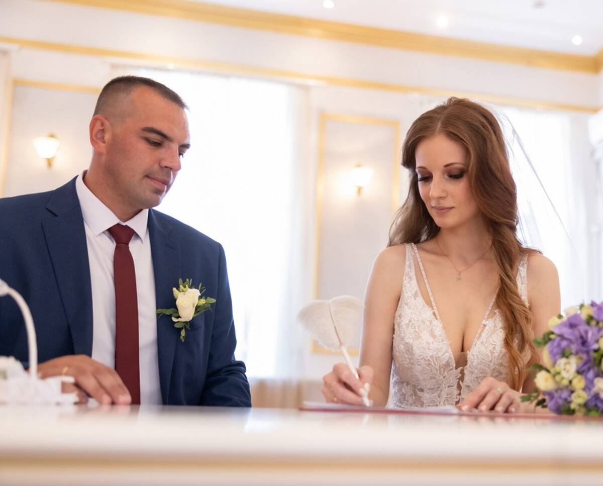 Сотрудница загса в Новозыбкове сама стала невестой