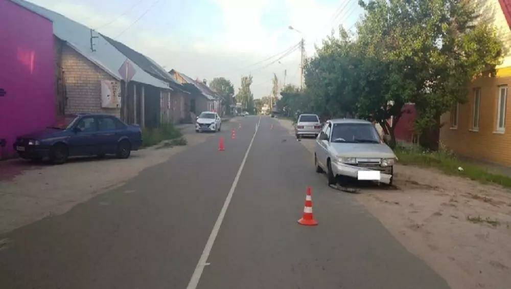 В Клинцах автомобиль ВАЗ сбил лежавшую на дороге 19-летнюю девушку
