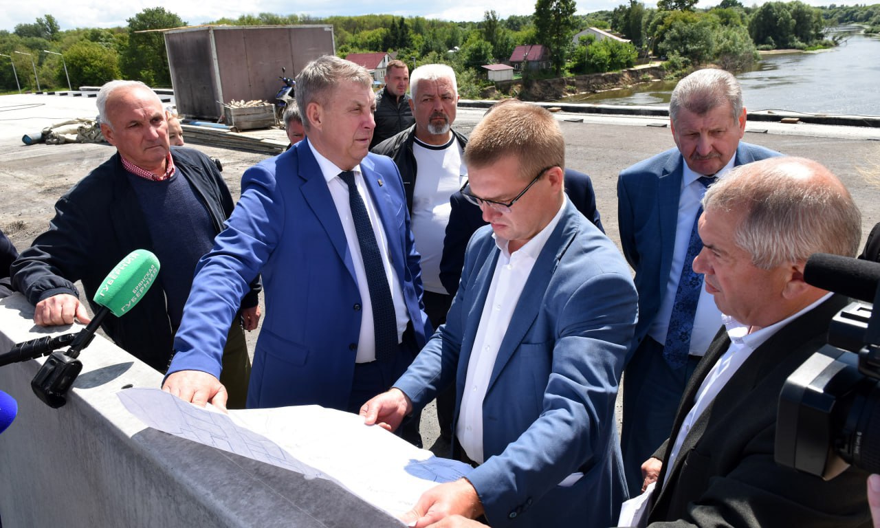 Губернатор Брянской области Александр Богомаз проверил ход строительства Славянского моста