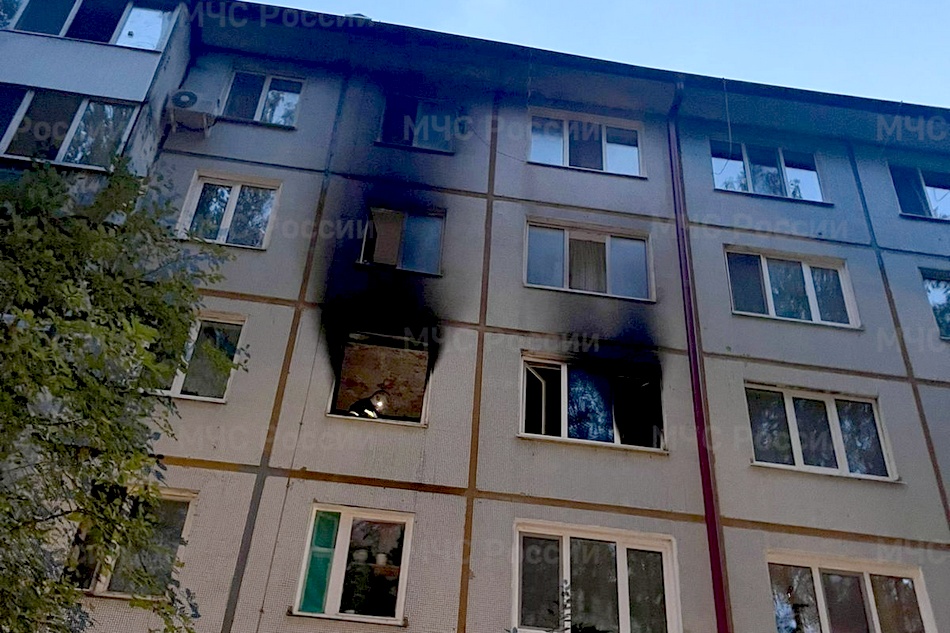Из горящего в Бежицком районе Брянска дома эвакуировали 15 человек