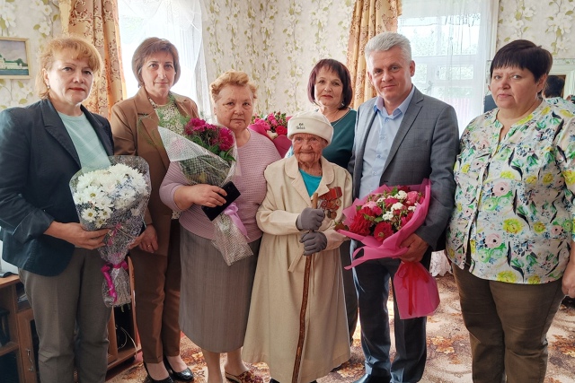 Мглинской труженице тыла Нине Нечаевской исполнилось 100 лет