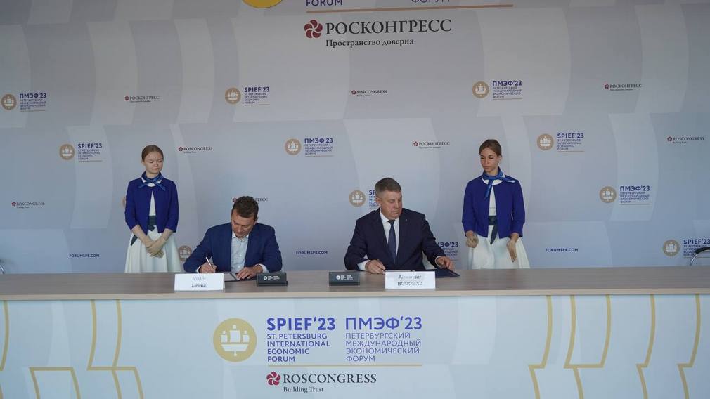 В Петербурге губернатор Брянской области Богомаз подписал инвестиционное соглашение с компанией «Мираторг»