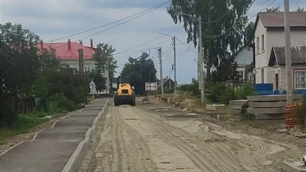 В рамках нацпроекта в Бежицком районе Брянска ремонтируют дорогу на улице Отрадной