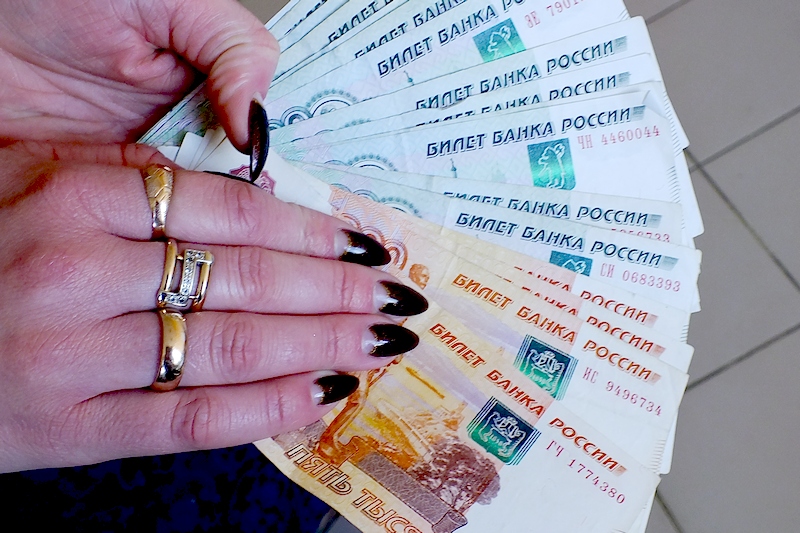 Жительница Новозыбкова обманула 78-летнюю знакомую на 300 тысяч рублей